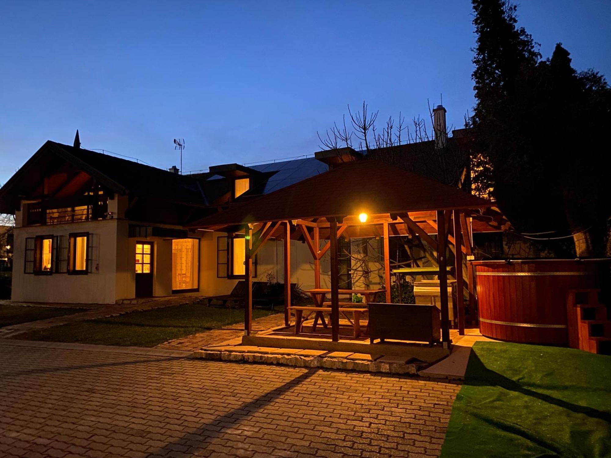 Berkenye Vendeghaz Hotel Balatonfured Exterior photo