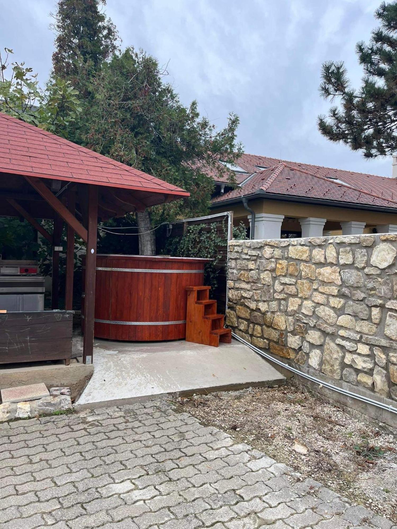 Berkenye Vendeghaz Hotel Balatonfured Exterior photo